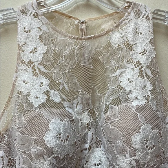 sale two more hours 3/31 Wtoo by Watters Willowby Embroidered Lace Bridal Top - Picture 10 of 13
